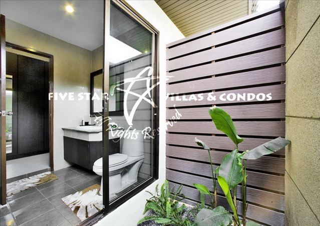 House for rent at Mabprachan showing the Bali-style bathroom House for rent at Mabprachan showing the Bali-style bathroom